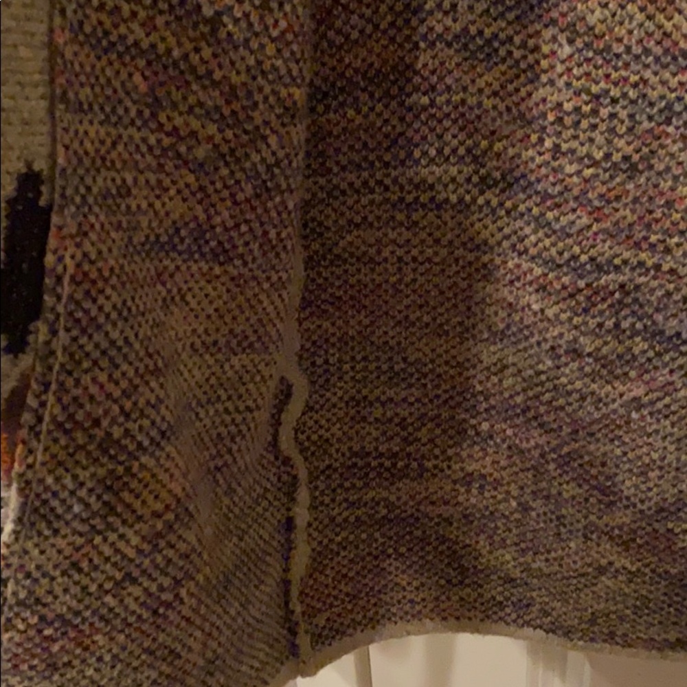 Geometric Sweater - Picture 3 of 8